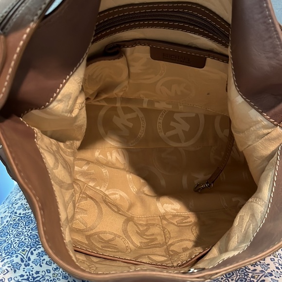 Michael Kors Uptown Astor Leather Bag in excellent pre owned condition - Picture 11 of 16